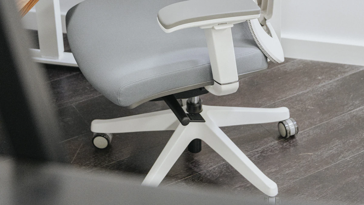 Wide Seat vs Tall Backrest: Which Matters More for Big and Tall Chairs? 1 Gray ergonomic office chair next to a wooden desk, the kind of chair where seat width and backrest height need to be checked separately