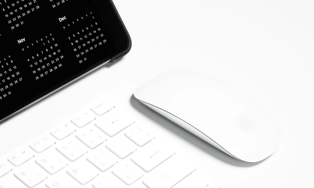 How Long Does It Take to Get Used to a Vertical Mouse? 2 Computer keyboard and mouse on a clean desk in a home office