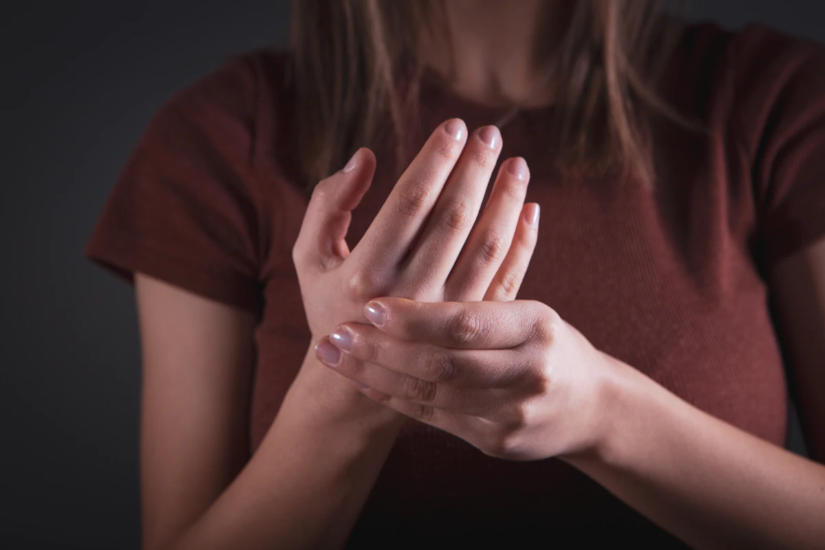 Adjustable vs Fixed Keyboard Tray Angle: Does It Matter for Wrist Pain? 2 Close-up of a hand showing wrist discomfort, the kind of strain linked to a keyboard tray angle that does not match the user